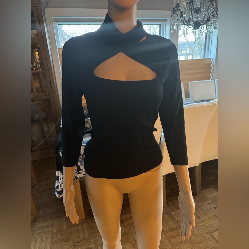 Great Black Karen Millen cutout sweater, size 2 (small-medium)